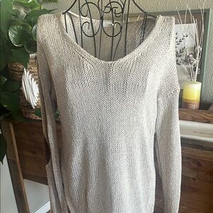 Cream V-Neck Sweater with Lightweight Knit and Versatile Style